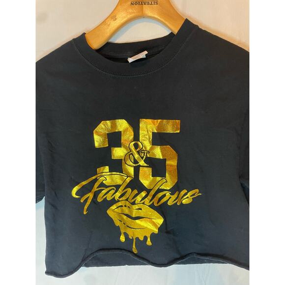 35 & Fabulous Cropped Women's Shirt GUC 35th Birthday Lips S Black Gold - Picture 5 of 5